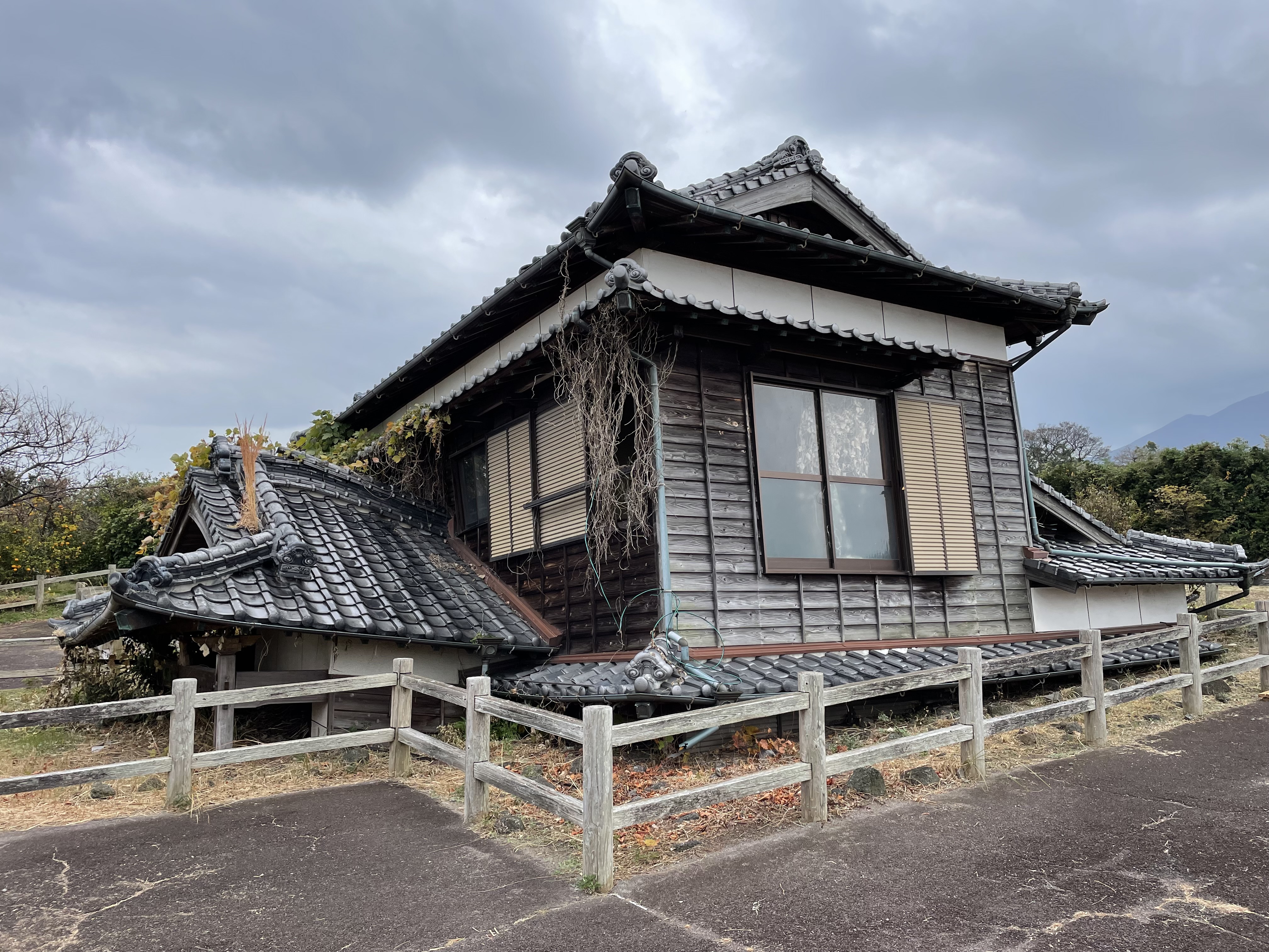 一時閉園 土石流被災家屋保存公園内の家屋 ｆ棟 ｉ棟 解体工事のお知らせ 新着情報 雲仙温泉郷